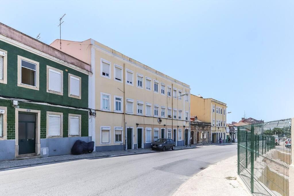 Vita Portucale ! Bright Campo Ourique W/ Terrace Lisboa Kültér fotó